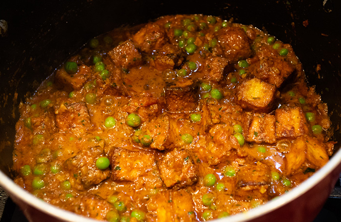 Mattar paneer – Sweet and spicy cheese and pea curry
